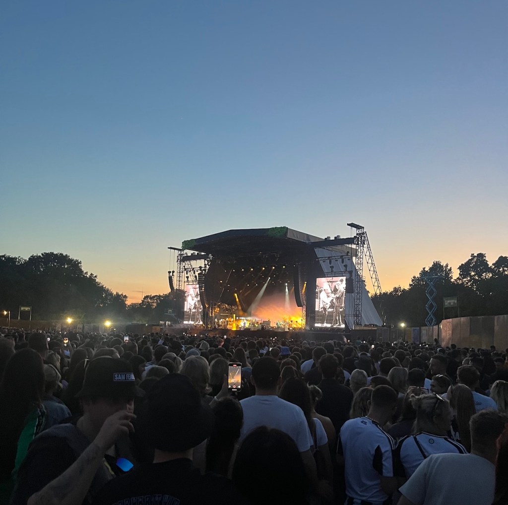 alt="Sam Fender at Wythenshawe Park, 2025"